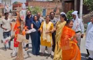 खजुहा में भाजपा महिला मोर्चा का प्रदर्शन, अखिलेश यादव और राहुल गांधी का पुतला दहन