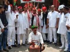 गैस किल्लत व कालाबाजारी के खिलाफ सपा का प्रदर्शन, एसडीएम को सौंपा ज्ञापन