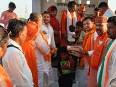 अम्बेडकर जयंती की पूर्व संध्या पर भाजपाइयों ने डॉ. अम्बेडकर की प्रतिमा पर माल्यार्पण कर चलाया स्वच्छता अभियान