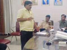 जनसुनवाई में डीएम ने सुनी फरियादियों की फरियाद