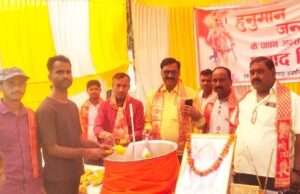 हनुमान जयंती पर प्रसाद वितरण, भक्ति में सराबोर रहा कोहंडौर