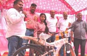 सेवानिवृत्त शिक्षकों को दी गई विदाई, मेधावी हुए पुरस्कृत