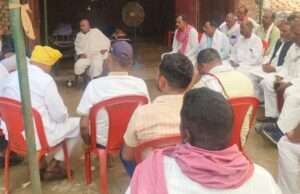 सपा प्रतिनिधिमंडल पहुँचा नरैना गाँव