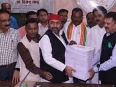 डीएम डॉ. दिनेश चंद्र की अगुवाई में मतदाता सूची का अंतिम प्रकाशन, राजनीतिक दलों को सौंपी गई प्रतियां