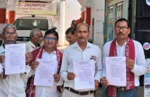 महिला अपराध के खिलाफ जन अधिकार पार्टी का प्रदर्शन, राष्ट्रपति को संबोधित ज्ञापन डीएम को सौंपा