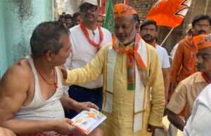 भाजपा नेता मनोज जायसवाल ने चौबे टोला वार्ड में किया जनसंपर्क