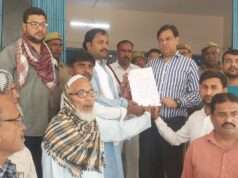 बैंक ऑफ बड़ौदा शाखा शिफ्टिंग के विरोध में ग्रामीणों का प्रदर्शन, डीएम को सौंपा ज्ञापन