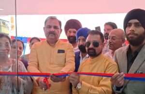 काइनेटिक ईवी स्कूटर शोरूम का हुआ उद्घाटन