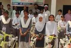 खखरेरू के नूरुल हुदा स्कूल में 34 बच्चों को मिली साइकिलें, शिक्षा की राह हुई आसान