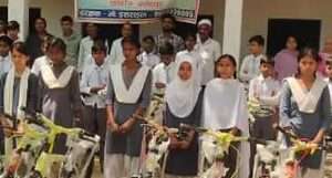 खखरेरू के नूरुल हुदा स्कूल में 34 बच्चों को मिली साइकिलें, शिक्षा की राह हुई आसान