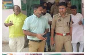 कुशीनगर में जहरीले धुएं से 26 बच्चे बीमार, 11 जिला अस्पताल रेफर