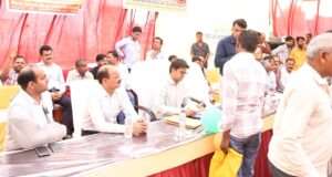 ग्राम चौपाल में सुनी गईं ग्रामीणों की समस्याएं, मौके पर समाधान के दिए निर्देश