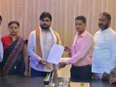 ग्राम रोजगार सेवकों ने बीडीओ को सौंपा ज्ञापन