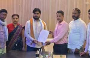 ग्राम रोजगार सेवकों ने बीडीओ को सौंपा ज्ञापन