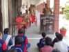 सड़क पर लापरवाही = मौत को न्योता पुलिस ने छात्रों को सिखाया जिंदगी बचाने का मंत्र
