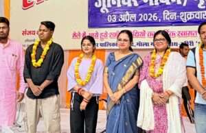 गोला चैती मेले के ऐतिहासिक मंच पर जूनियर गायन प्रतियोगिता का आयोजन