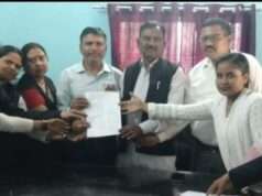 महिला अधिवक्ताओं के लिए एक अलग महिला प्रसाधन बनवाये की गयी मांग