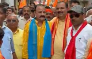 भगवान परशुराम शोभायात्रा का भव्य स्वागत, दिलीप पांडेय ने की पुष्पवर्षा