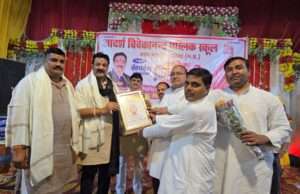वार्षिक उत्सव में विद्यार्थियों ने दिखाई प्रतिभा, मुख्य अतिथि डॉ. संदीप ने किया सम्मानित
