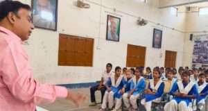 स्क्रीन टाइम बढ़ने से तनाव भी बढ़ता है डॉक्टर रविंद्र नाथ वर्मा