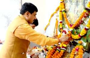 मुख्यमंत्री डॉ. यादव ने स्टेट हैंगर परिसर स्थित हनुमान मंदिर में किया नमन