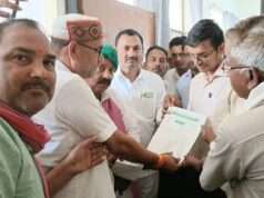 किसान यूनियन व समाजवादी पार्टी के कार्यकर्ताओं ने तहसील मुख्यालय पर किया प्रदर्शन