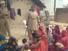 बालिकाओं और महिलाओं को पुलिस ने किया जागरूक