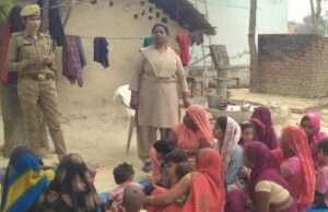 बालिकाओं और महिलाओं को पुलिस ने किया जागरूक