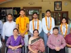 जेईई मेंस के सफल मेधावियों को निदेशिका ने किया सम्मानित