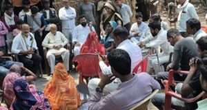 कांग्रेस जिलाध्यक्ष ने शोकाकुल परिवार से मुलाकात कर प्रकट की संवेदना प्रशासन से की आर्थिक सहायता की मांग