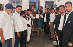 पूर्व सांसद प्रत्याशी युगल किशोर शुक्ल एडवोकेट ने अपर जिला अधिकारी को डीजल पेट्रोल गैस की पर्याप्त उपलब्धता कराने हेतु सौंपा ज्ञापन
