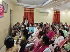 नारी सशक्तिकरण के संकल्प के साथ प्रधानमंत्री के संबोधन को सामूहिक रूप से सुना