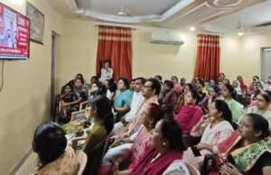 नारी सशक्तिकरण के संकल्प के साथ प्रधानमंत्री के संबोधन को सामूहिक रूप से सुना