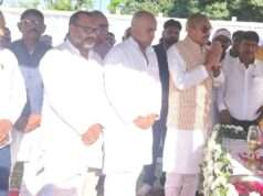 पूर्व एमएलसी बब्बू राजा को प्रमोद ने अर्पित की पुष्पांजलि