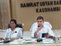 जिलाधिकारी ने की कर-करेत्तर एवं राजस्व कार्यों की प्रगति की समीक्षा