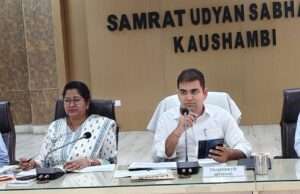 जिलाधिकारी ने की कर-करेत्तर एवं राजस्व कार्यों की प्रगति की समीक्षा