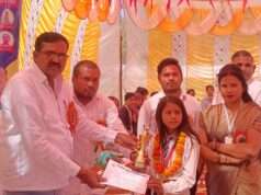 परीक्षाफल वितरण समारोह में मेधावियों का सम्मान, छात्रों के खिले चेहरे