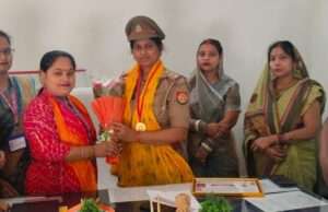 जय हिन्द मानवाधिकार एसोसिएशन ने महिला थानाध्यक्ष को किया सम्मानित