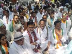 अहरौरा के टोल प्लाजा को हटाने को लेकर कांग्रेस का अनिश्चितकालीन धरना शुरू