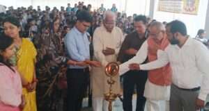 पीसीएस आनंद राज सिंह का माता-पिता के साथ हुआ भव्य स्वागत