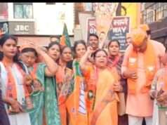 लोकसभा में महिला आरक्षण बिल पास न होने पर भाजपा कार्यकर्ताओं के किया प्रदर्शन