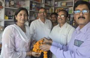 ड्रग इंस्पेक्टर ने मेडिकल स्टोर का किया निरीक्षण