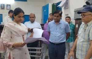 डीएम निधि गुप्ता वत्स का कलेक्ट्रेट निरीक्षण, रिकॉर्ड व्यवस्था दुरुस्त करने और योजनाओं के समयबद्ध निस्तारण के निर्देश