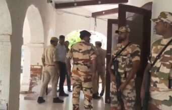 कानपुर पुलिस कमिश्नरेट पर ITBP का ‘घेराव’! हथियारबंद जवानों की मौजूदगी से मचा हड़कंप, देखें वीडियो