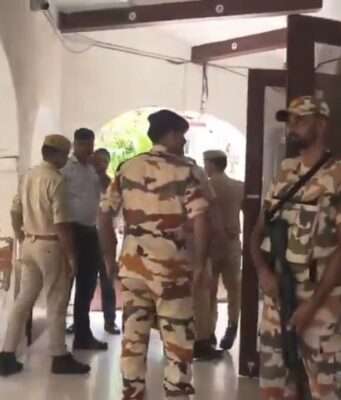 कानपुर पुलिस कमिश्नरेट पर ITBP का ‘घेराव’! हथियारबंद जवानों की मौजूदगी से मचा हड़कंप, देखें वीडियो