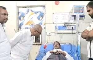 पूर्व ऊर्जा मंत्री ललई ने हॉस्पिटल में भर्ती सपा नेता का जाना हालचाल
