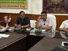 जिलाधिकारी ने देवापुर (एन०एच०-35) से भटौली सेतु को जोडने हेतु किसानो की भूमि क्रय के सम्बंध बैठक कर की समीक्षा