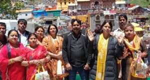 कैबिनेट मंत्री नंदी के सहयोग से श्रद्धालुओं ने किए बदरीनाथ धाम व माणा गांव के दर्शन