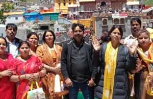 कैबिनेट मंत्री नंदी के सहयोग से श्रद्धालुओं ने किए बदरीनाथ धाम व माणा गांव के दर्शन