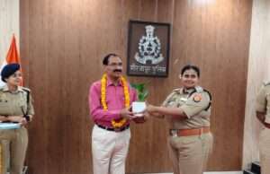 सेवानिवृत्त होने पर आईजी आरपी सिंह को पुलिस लाइन में दी गई विदाई